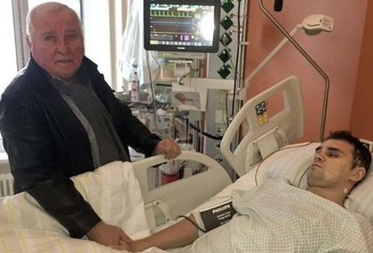 Треньорът на Кобрата посети излязъл от кома боксьор