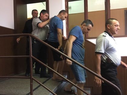 Без колебание: Оставиха зад решетките двамата роми, били спортисти край Асеновград (СНИМКИ)