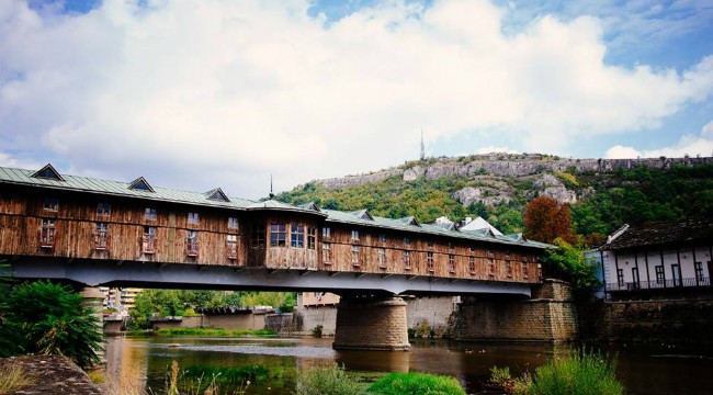 Мост ли е Покритият Мост в Ловеч?