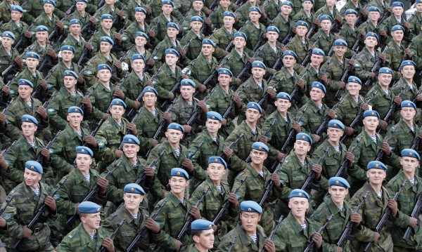 Руснаците се гордеят най-много с армията си