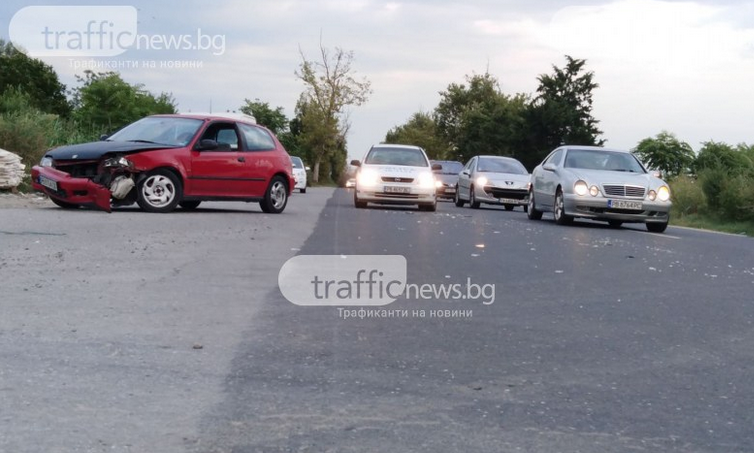 Хонда и Волво се блъснаха на Пазарджишко шосе!