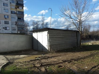 Дойде време за подмяна! Задигнаха 8 джанти и 4 гуми от гараж в Тракия!