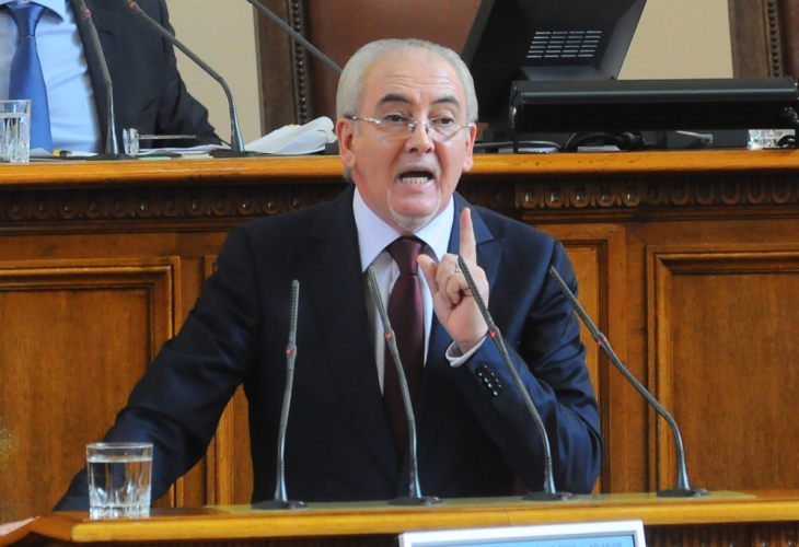 Местан иска десните да спрат 