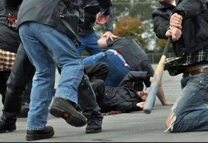 Кръв в Петърч: 30 души се заплашваха и налагаха със стик за голф! Има много задържани