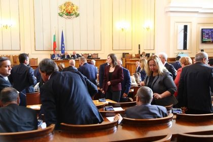Първи изпитания за кабинета