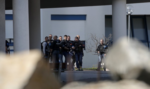 Втори задържан за стрелбата в гимназия във Франция