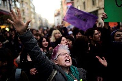 Задържаха 38 души в Истанбул заради участието им в протести срещу Ердоган