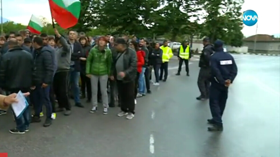 Нов протест в Кърнаре, местните блокираха пътя София - Бургас