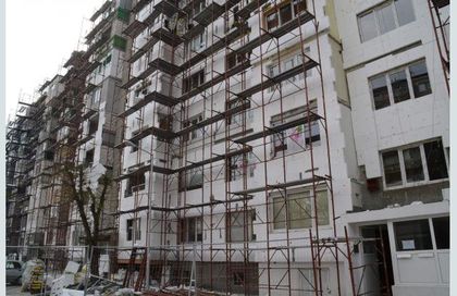 Куриоз - свалят изолацията на саниран блок