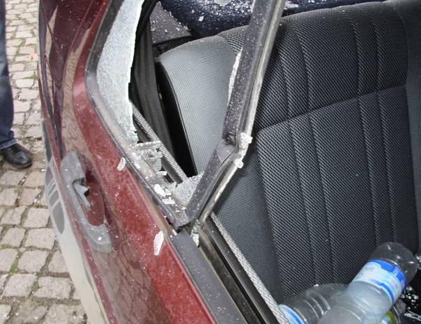 Криминално проявен циганин заби брадва в автомобил на курсанти от Националния военен университет (ОБЗОР)