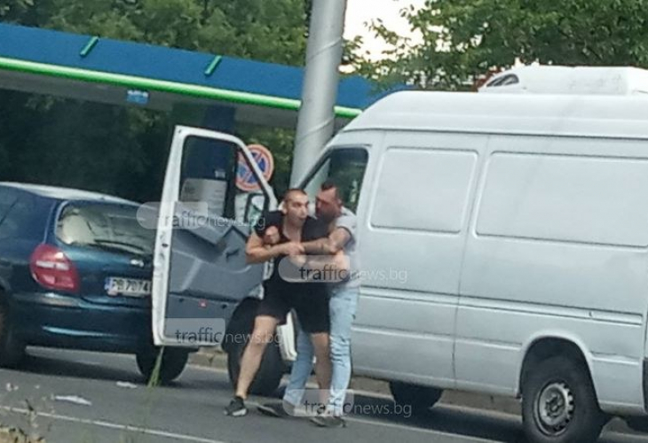 Лека катастрофа в Пловдив предизвика брутално меле (СНИМКИ)