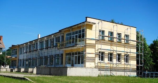 Благоевград: Извършва се ремонт на детска градина „Радост“ в Гоце Делчев