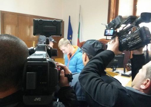 Младежът, бил лекарка в Пазарджик, остава в ареста