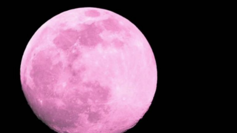 Розова Луна ще озари небето
