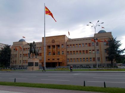 „Алфа ТВ“ (Македония): Съветник на прокуратурата в Скопие се е опитал да премине през блокада пред парламента