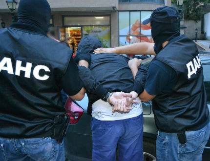 ИЗВЪНРЕДНО! Спецакция на ГДБОП в ДАИ, има арестувани за подкупи и продажба на шофьорски книжки