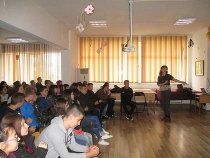 Смолян: Специалисти разясняваха на ученици в града какво е трафик на хора и как да се предпазят от него