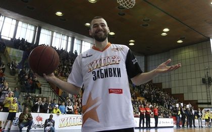 Павел Маринов със силен мач в Румъния