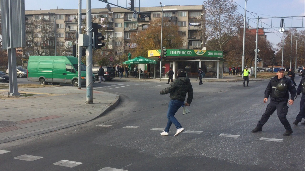 ВИДЕО: Напрежение между фенове на Ботев и Локо