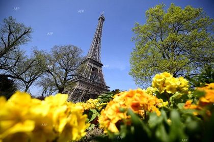 AFP:Макрон замисля „убедителен жест“, за да сложи край на разгорещените протестите срещу данъците