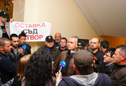 Възраждане: Никой няма право да подменя българската история