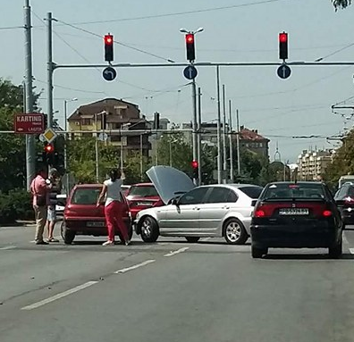 Катастрофа затапва натоварен пловдивски булевард (СНИМКИ)
