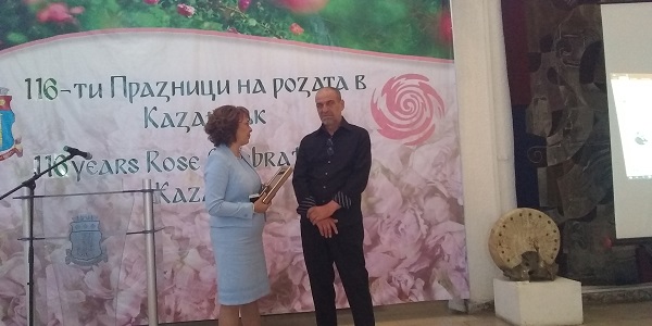 Журналистическа конференция по повод 95 години от създаването на общинския вестник „Искра” започна работа в Историческия музей в Казанлък