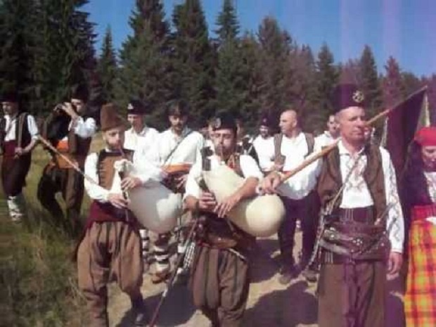 Родопските хайдути поставят паметна плоча на най-известните гайдари