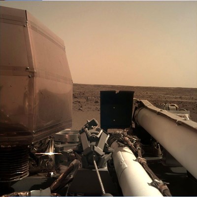Апарат на НАСА кацна на Марс, праща снимки