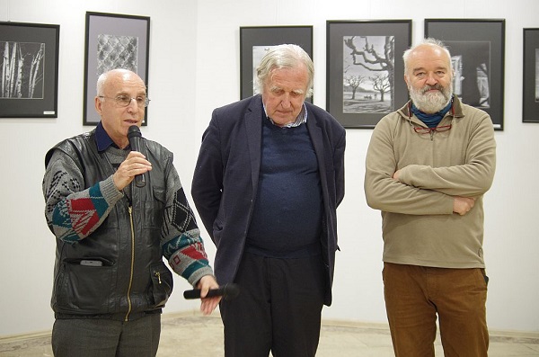 Стара Загора: Фотографът Николай Трейман и проф. Цочо Бояджиев откриха изложбата „Човешката участ“ в Казанлък