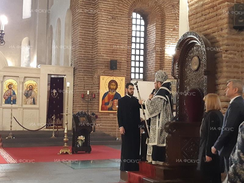 Започна Архиерейска преждеосвещена св. Литургия за 140-годишнината от обявяването на София за столица на България