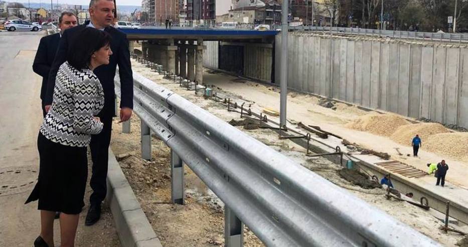 Караянчева пусна снимки от огледа си на бул. „Левски“ във Варна. Хората изригнаха със съсипващи коментари!