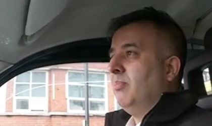 Един от спасителите – Боб, британец с пакистански корени