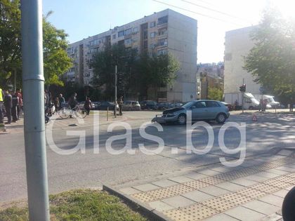 Ауди и Голф се полмляха в Кючука (СНИМКИ)