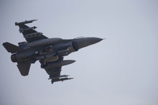 Два изтребителя F-16  се сблъскаха в небето