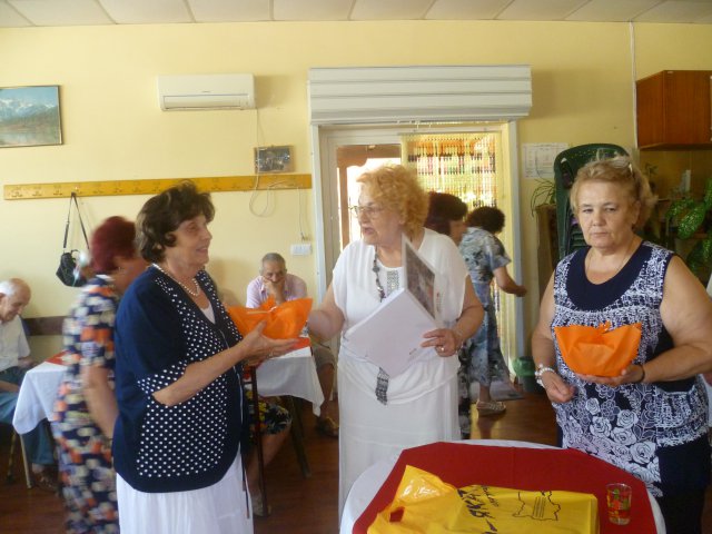 С песни и хора пенсионерите в "Западен" празнуваха рождени дни СНИМКИ