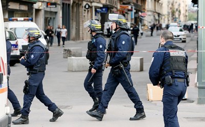 Френската полиция издирва заподозрян след взрива в Лион, вижте мястото на инцидента