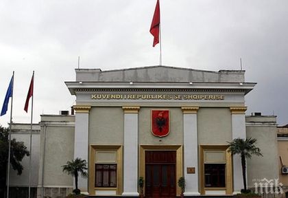 Албанската опозиция бойкотира парламента