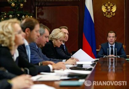 Медведев: Русия трябва съществено да си съкрати бюджета