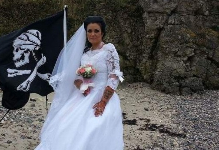 Британката, която се омъжи за 300-годишен призрак на пират, се развежда