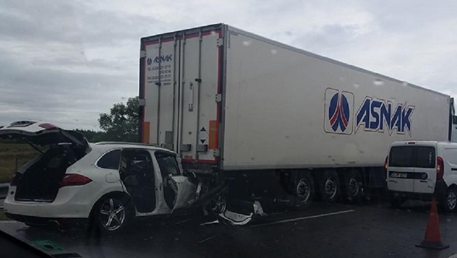 Катастрофа между ТИР и автомобил на пътя Плевен – Луковит след Долни Дъбник