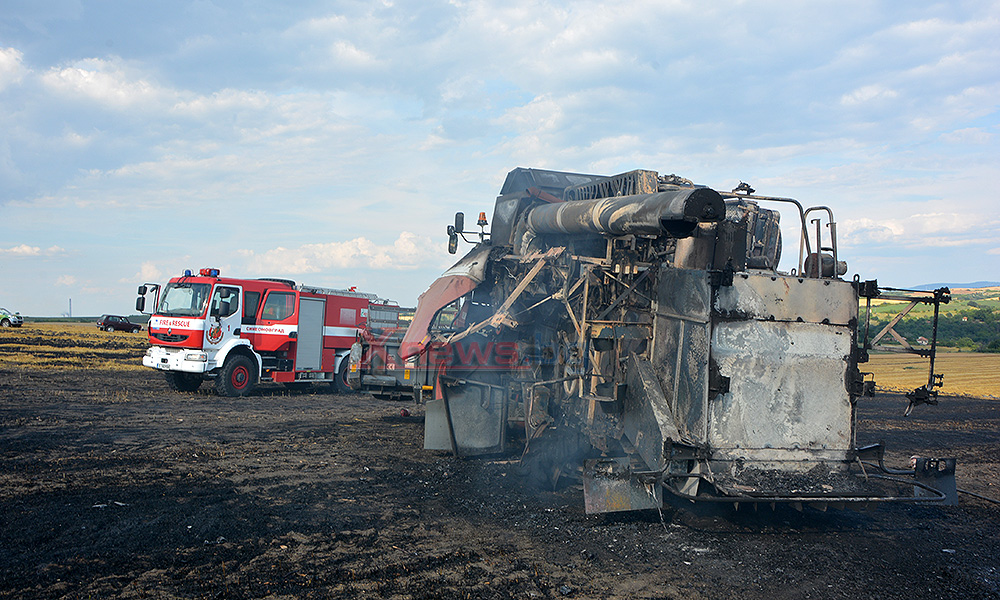 Комбайн изгоря в първия ден на жътвата в Симеоновградско