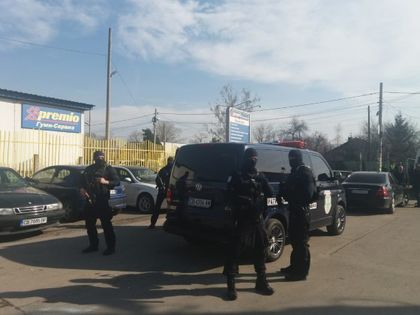 Над 15 души са задържани при специализирана акция в столичния квартал "Орландовци" (ОБЗОР)
