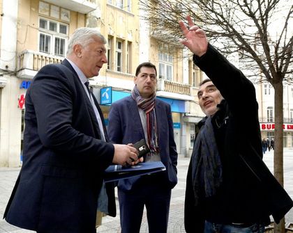 Наесен: Бойко открива новия салон в Драмата