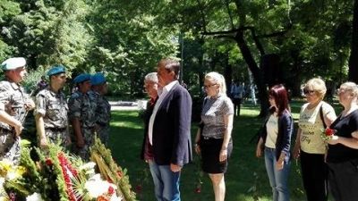 СНИМКИ: Палийски, Йотков и юноши се преклониха пред Ботев
