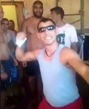 Рижата вдигна луд купон в панделата (ВИДЕО)
