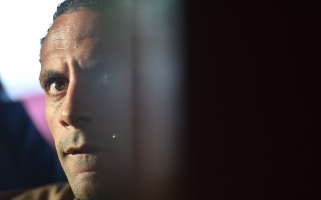Рио Фърдинанд с критики към Ван Гаал