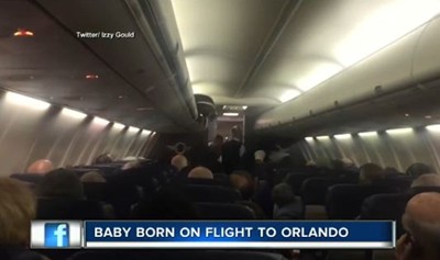 Жена роди по време на полет (Видео)