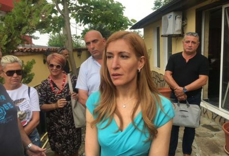 Къща за гости на ужасите в Свети Влас потресе министър Ангелкова! (СНИМКИ/ВИДЕО)