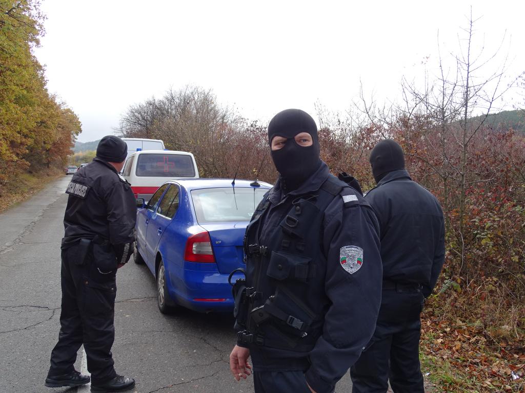 Села край Пловдив почерняха от жандармерия и качулки!
